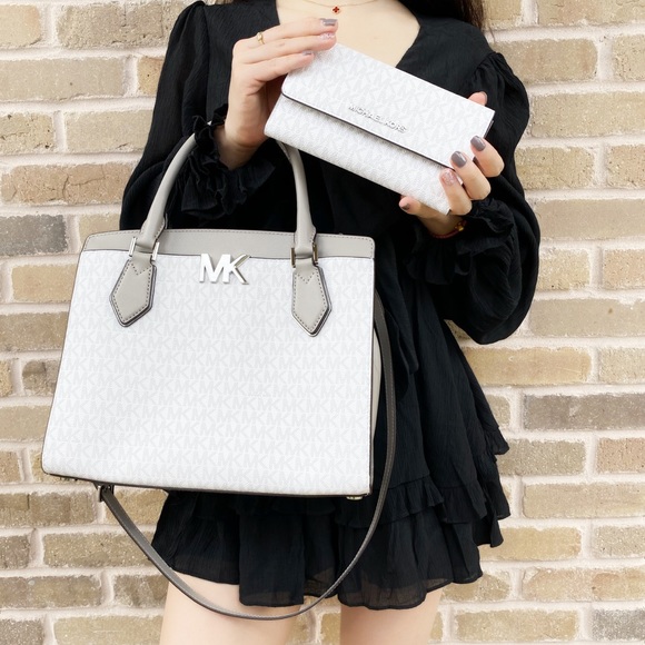 SALE‼️BUNDLE Michael Kors Large Satchel wallet - Picture 3 of 8